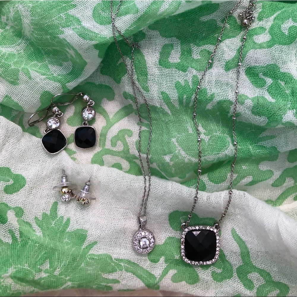 Bundle of jewelry